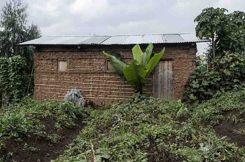 33 - Ruanda - parque nacional de los volcanes - casa